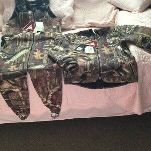 Brand New In Box With Tags, Mens Camo Hunting Bib Overalls With Jacket